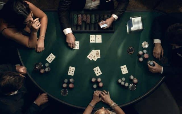 Blackjack Virtuel : La Révolution Numérique du Jeu de Cartes en Ligne